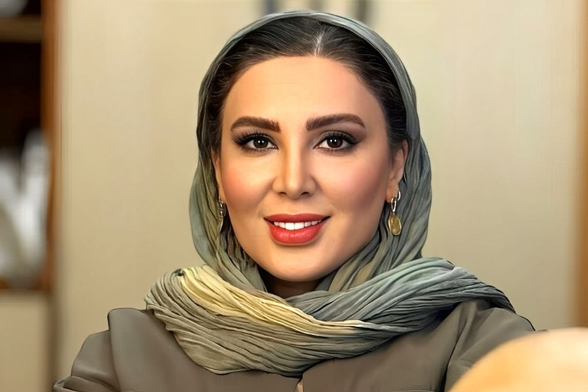 استایل شیک لیلا بلوکات با مانتو آبی کاربنی!