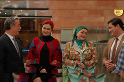 نمایان شدن تتوی داس و چکش روی سر شمشیر درسریال پایتخت ۷، بحث‌برانگیز شد؛ این نماد کمونیستی چه پیامی در داستان داشت؟